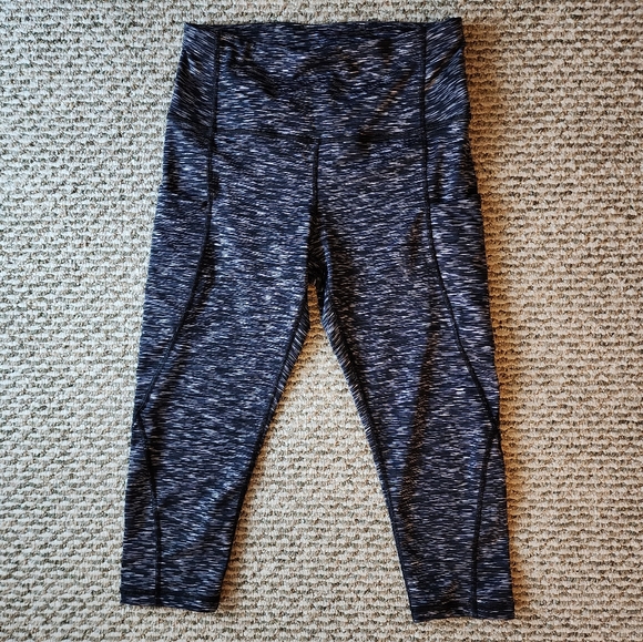 PHISOCKAT Women's Capris Yoga Pants with Pockets - Picture 3 of 3